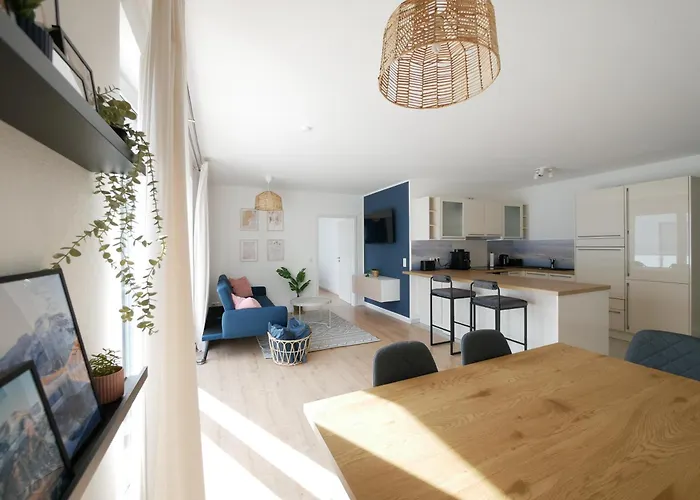 85Qm, Parkplatz, Zentral, Grosser Balkon, 2 Baeder