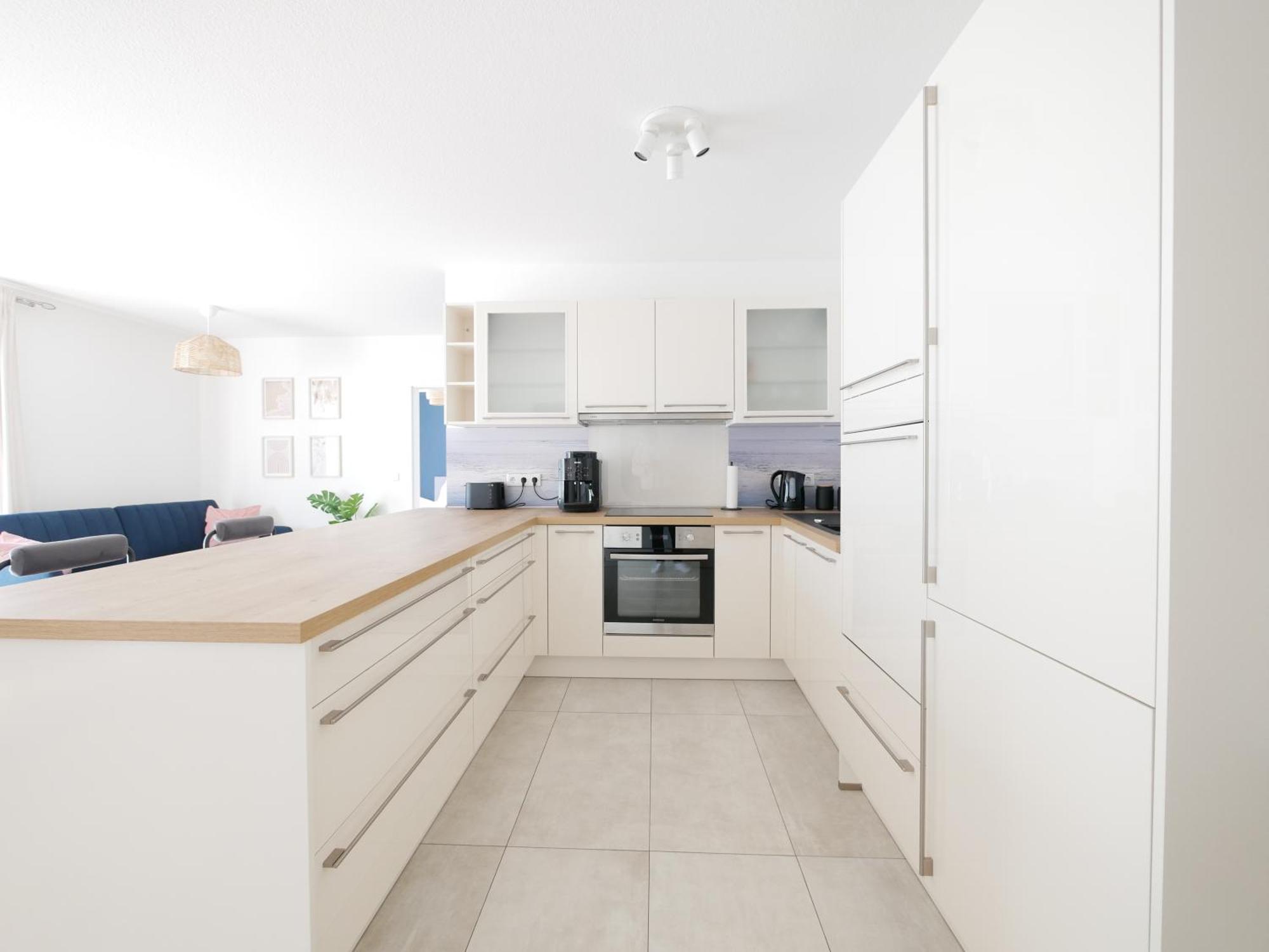 85qm, Parkplatz, Zentral, Grosser Balkon, 2 Baeder Apartment Paderborn