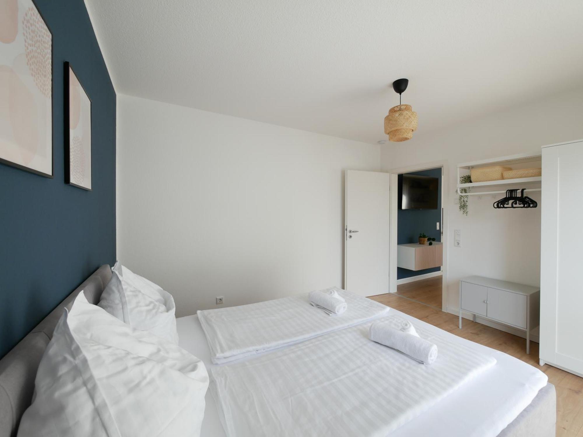 85qm, Parkplatz, Zentral, Grosser Balkon, 2 Baeder Apartment Paderborn