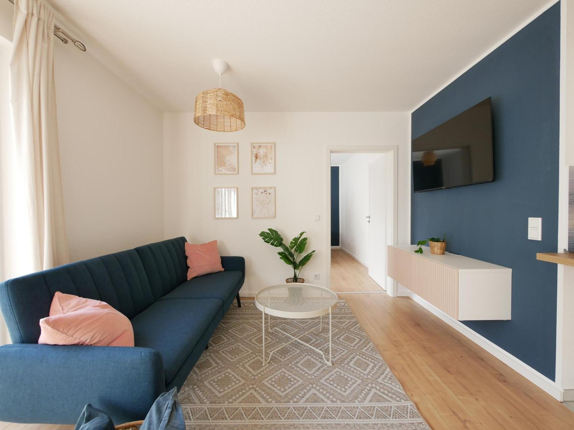 85qm, Parkplatz, Zentral, Grosser Balkon, 2 Baeder *