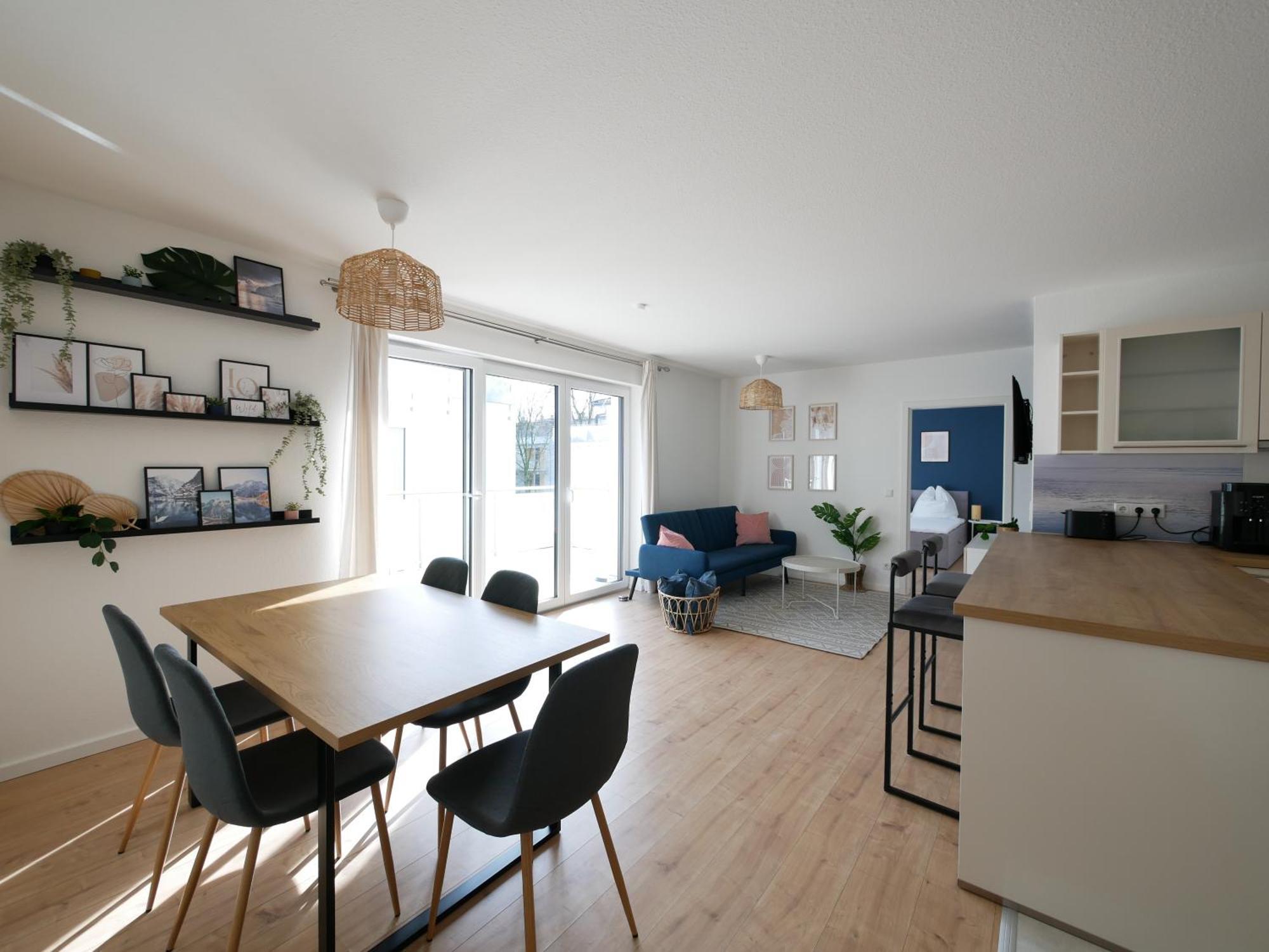 85qm, Parkplatz, Zentral, Grosser Balkon, 2 Baeder Apartment